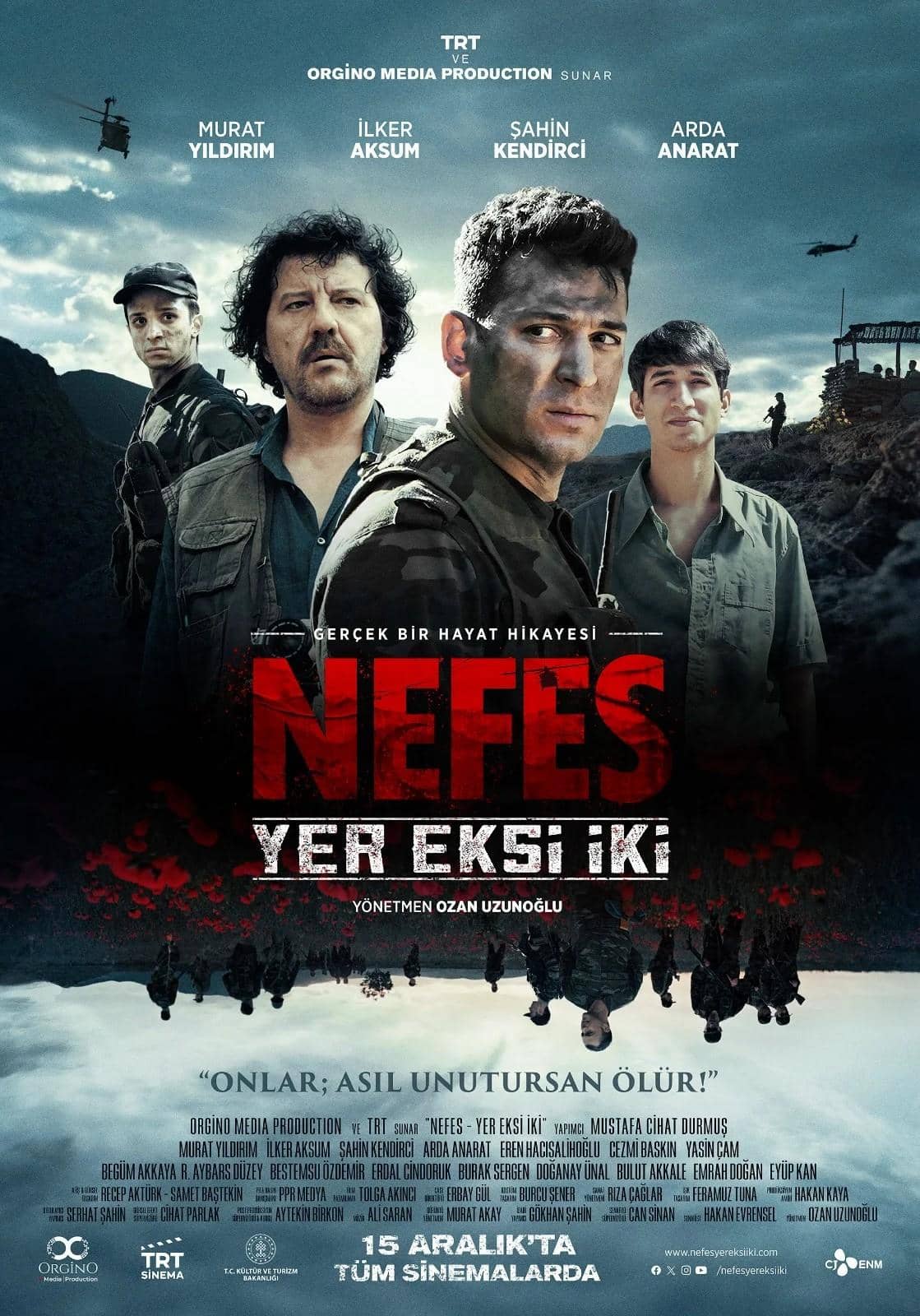 Nefes: Yer Eksi İki afişi: karanlık gökyüzü altında dağda duran asker kıyafetli oyuncular; ortada kırmızı harflerle NEFES yazısı.